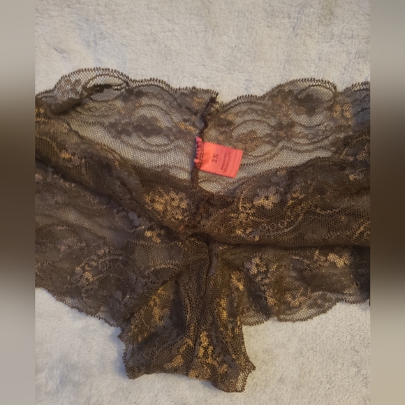 Lacy boyshort panties - Picture 2 of 3